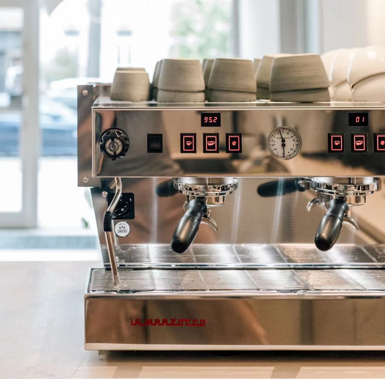Product Comparison: La Marzocco Linea Classic S & the Linea PB